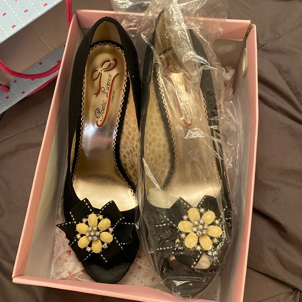 Poetic License Shoes. Pre owned. Dazzling black size 10